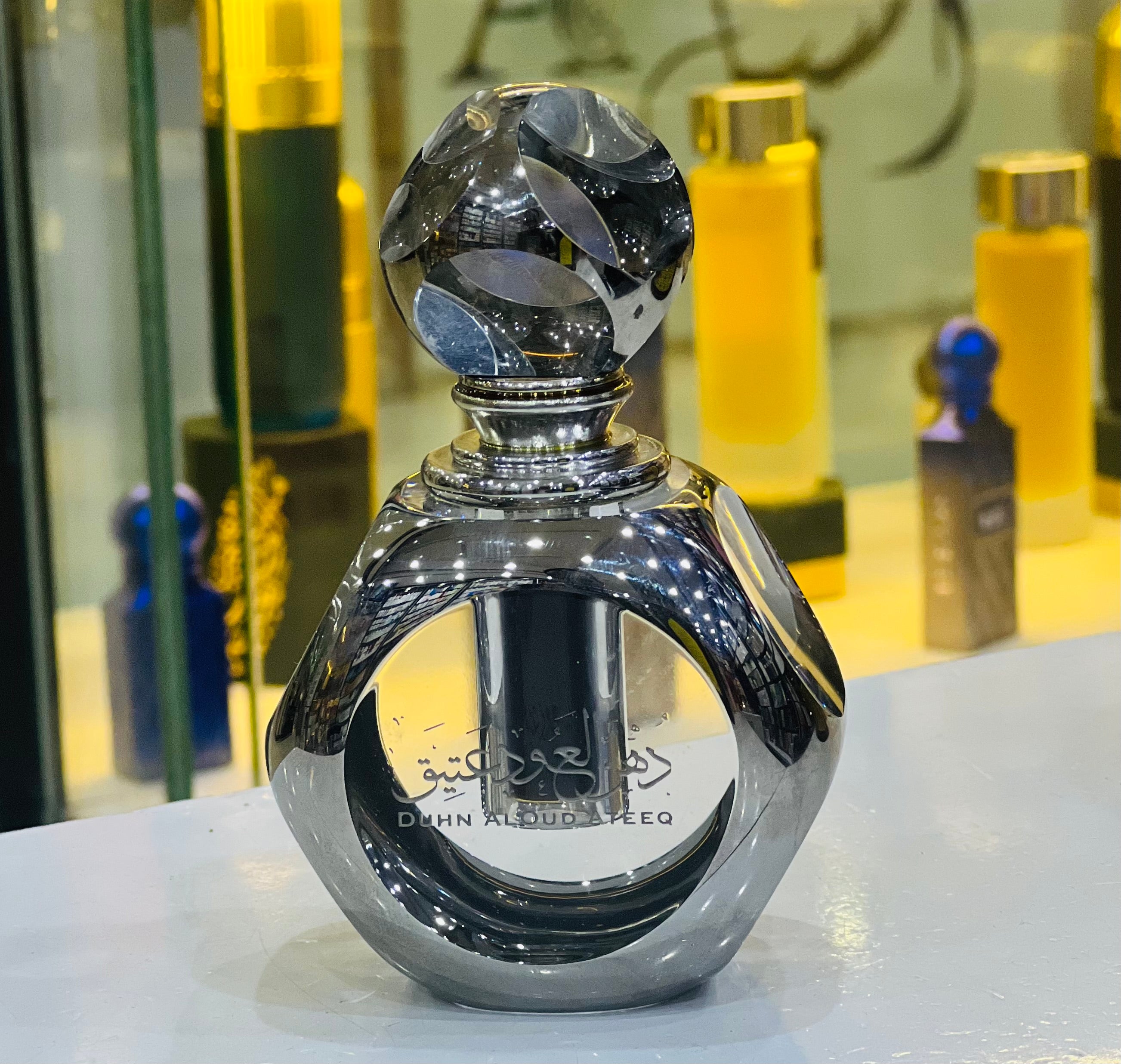 عطر دهن العود عتيق الشرقية