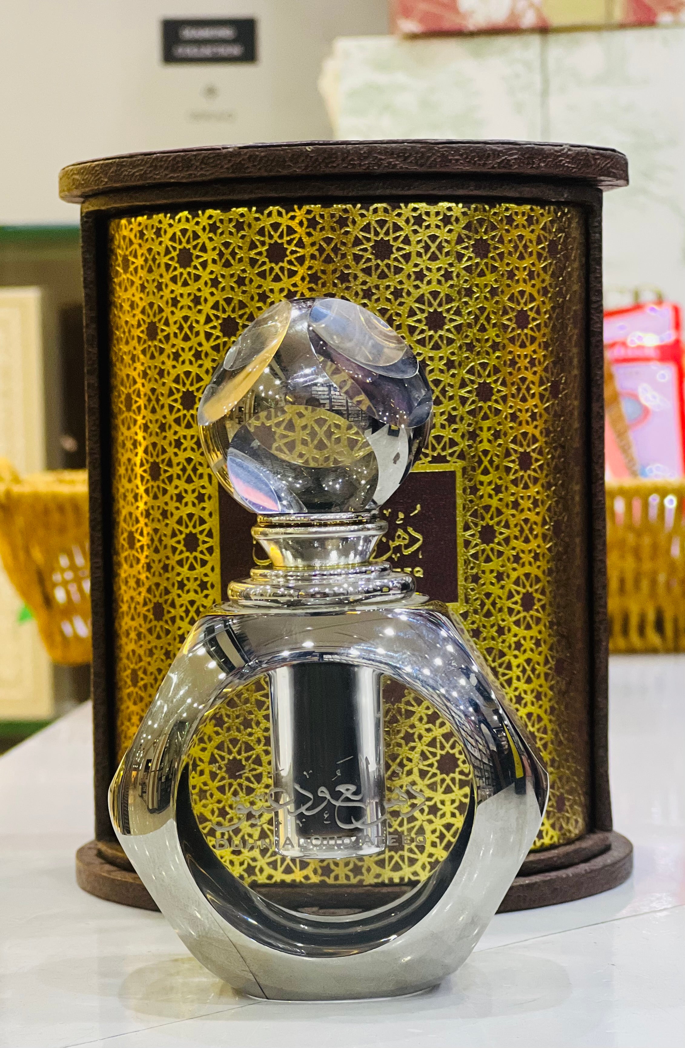 عطر دهن العود عتيق الشرقية
